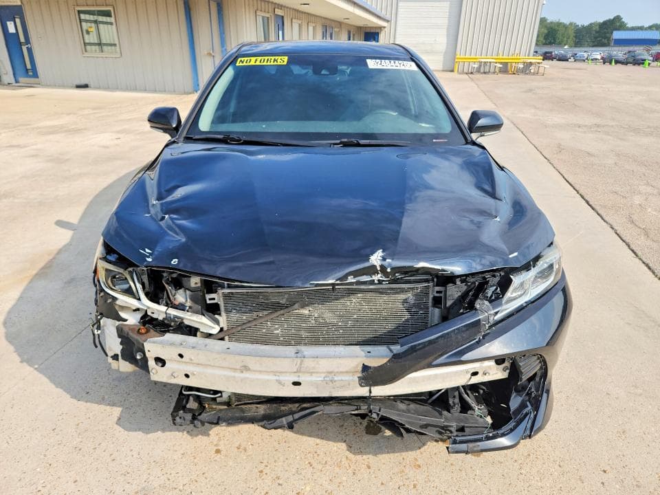 2019 TOYOTA CAMRY LE 5