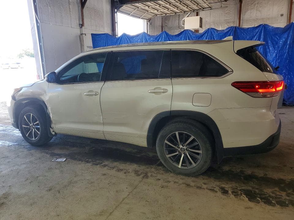 2017 TOYOTA HIGHLANDER XLE 2