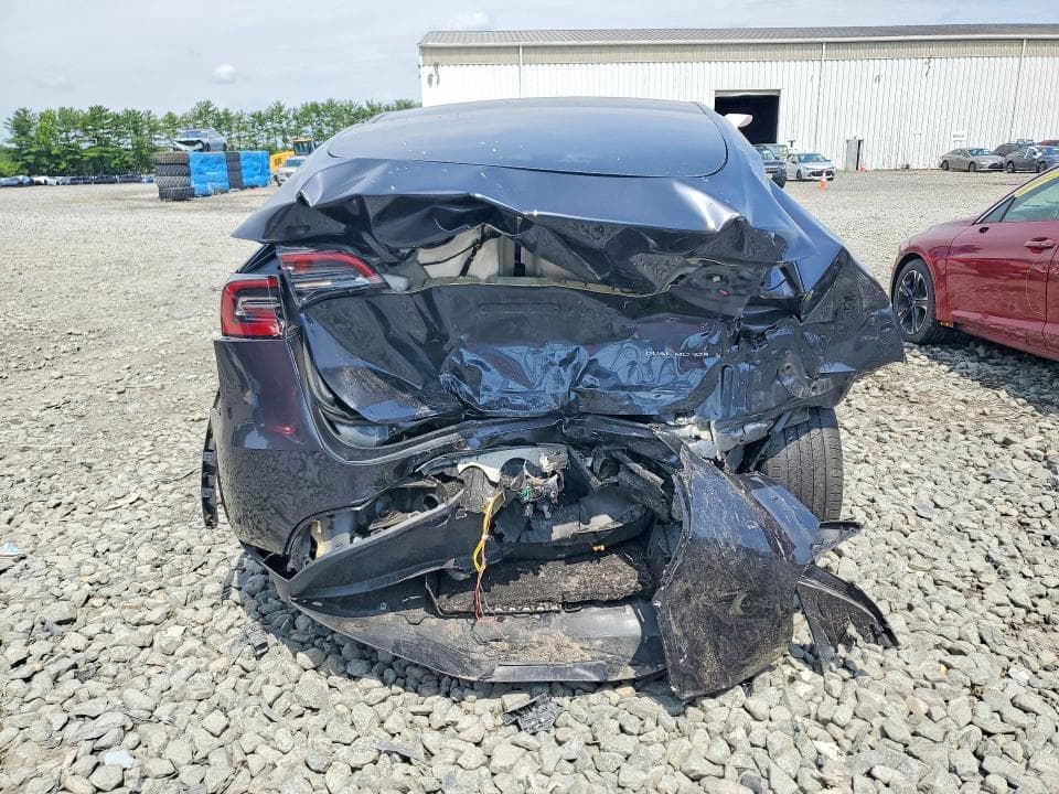 2024 TESLA MODEL Y 6