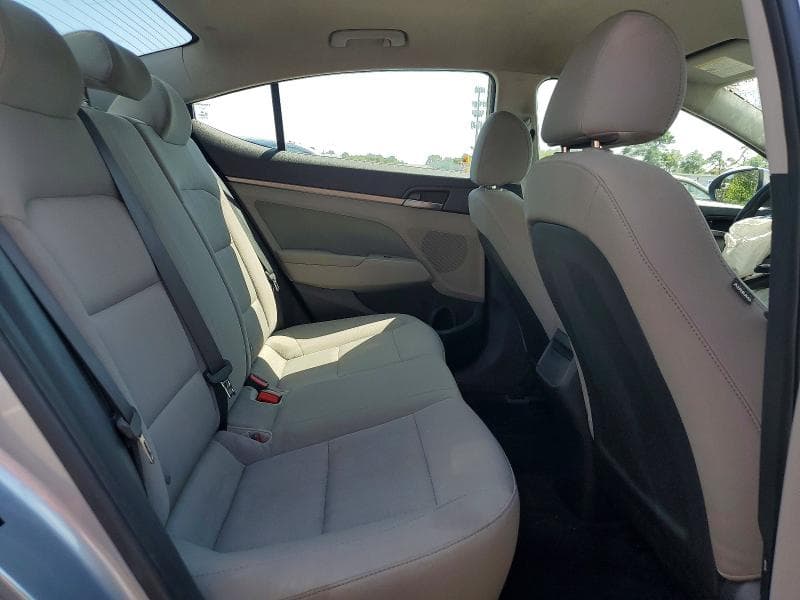 2017 HYUNDAI ELANTRA SE 10