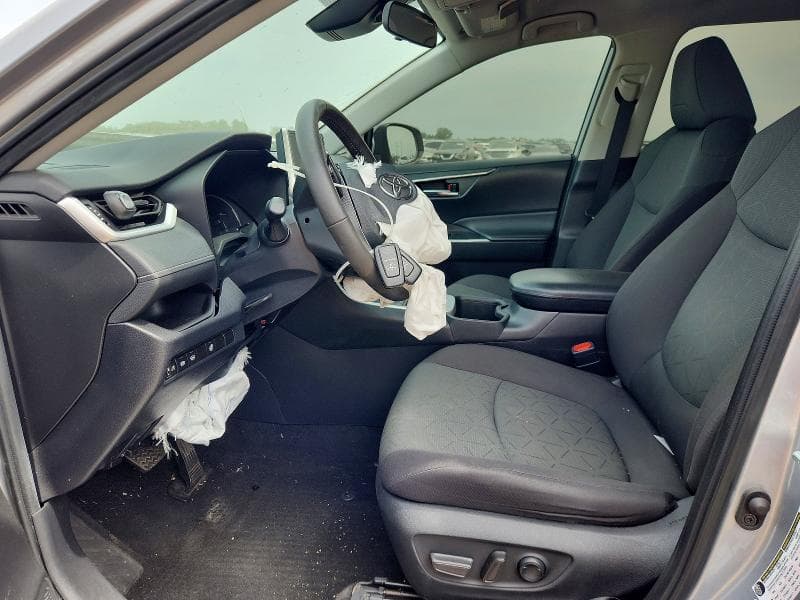 2024 TOYOTA RAV4 XLE 7