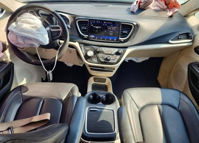 2023 CHRYSLER PACIFICA TOURING L 8