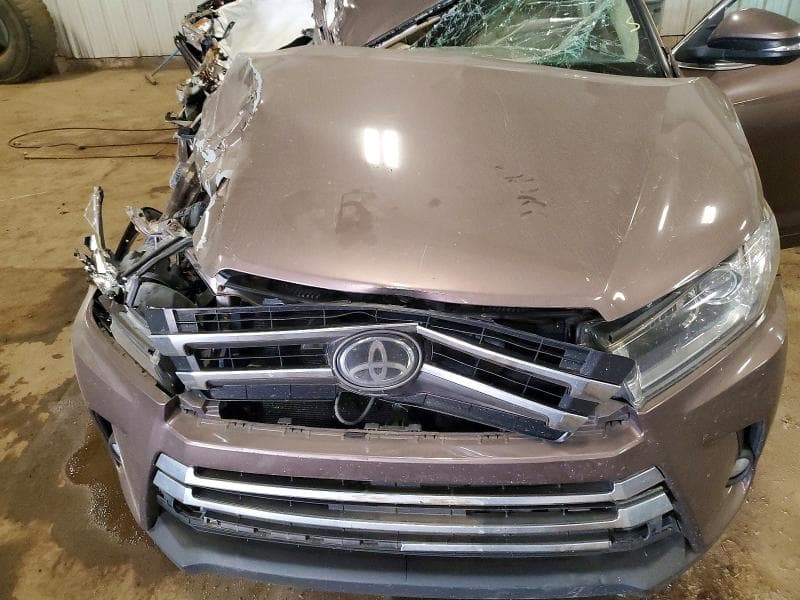 2017 TOYOTA HIGHLANDER XLE 11