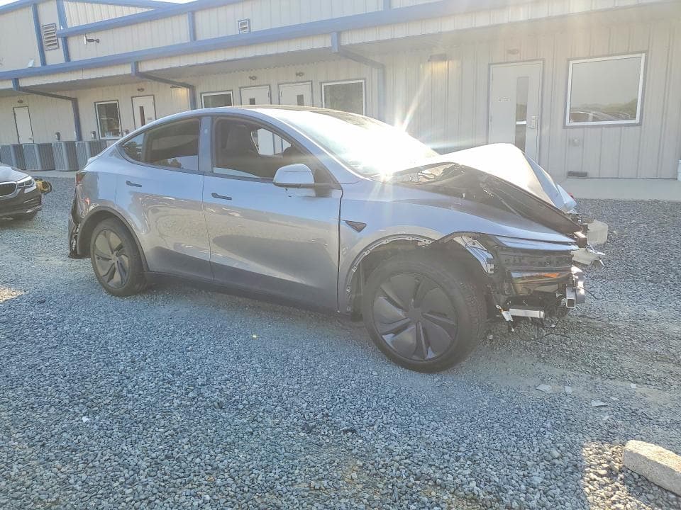 2026 TESLA MODEL Y 4