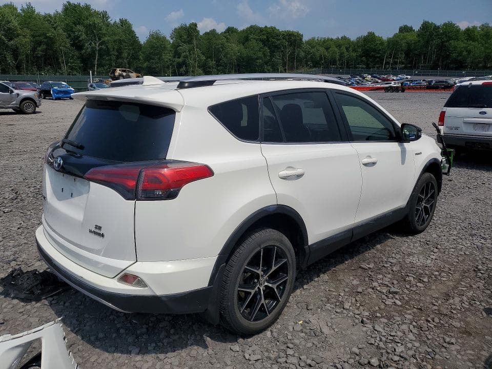 2018 TOYOTA RAV4 HV SE 3
