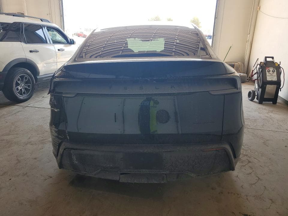 2026 TESLA MODEL Y 6
