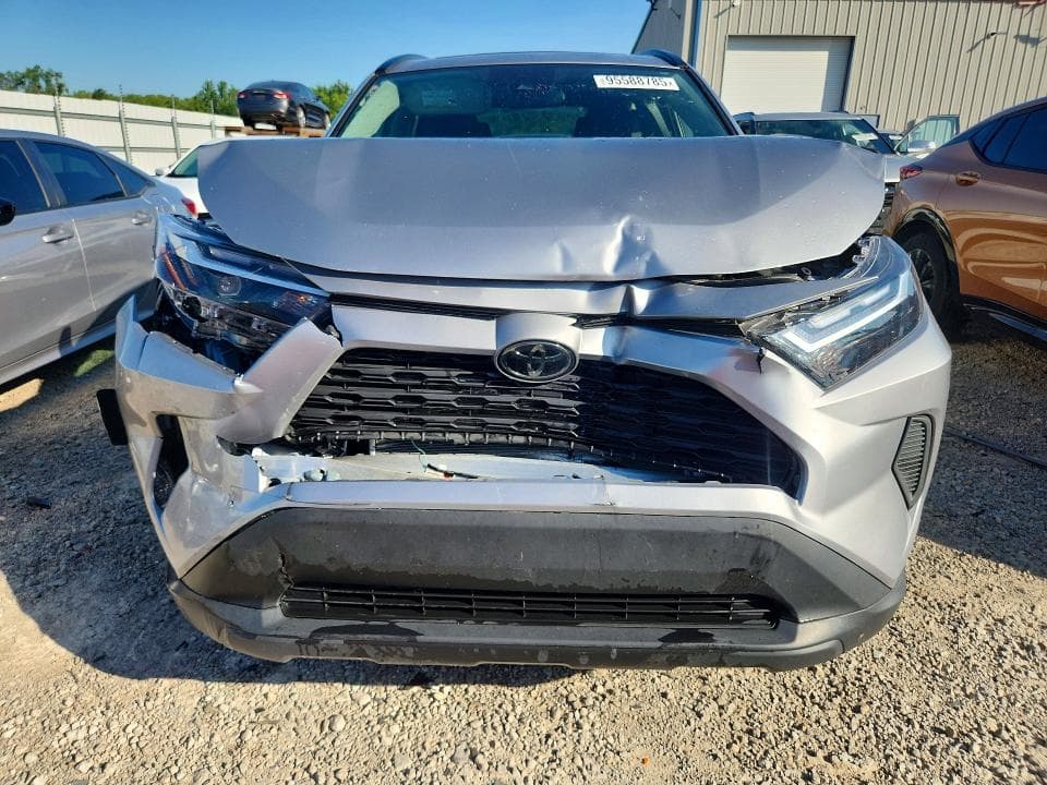 2025 TOYOTA RAV4 XLE 5