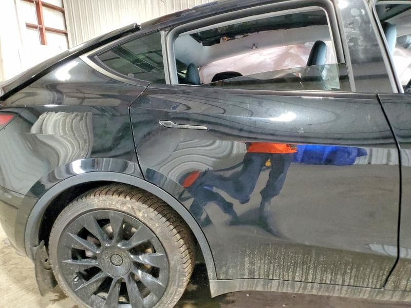 2023 TESLA MODEL Y 10