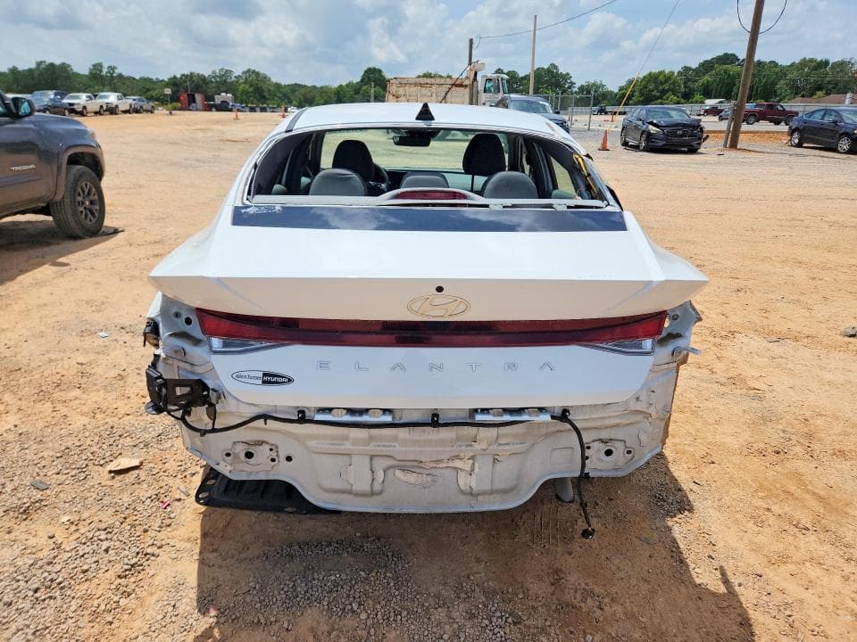 2024 HYUNDAI ELANTRA SE 6