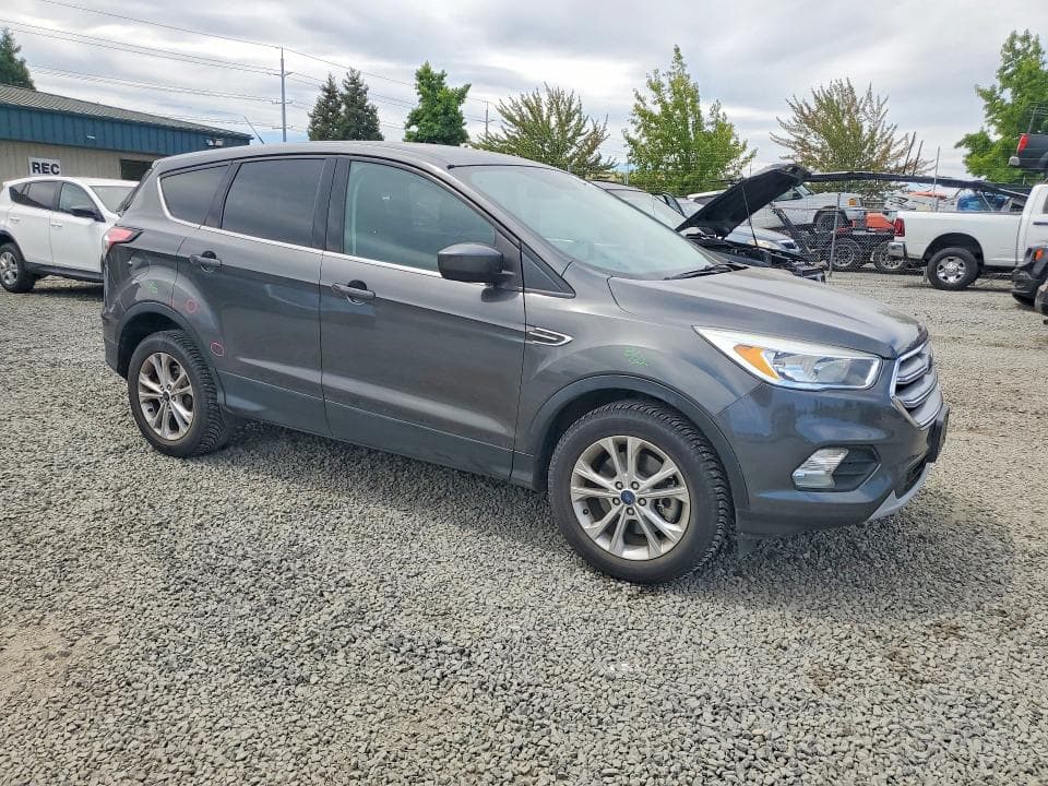 2017 FORD ESCAPE SE 4