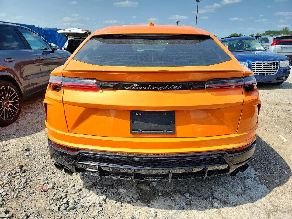 2022 LAMBORGHINI URUS 6