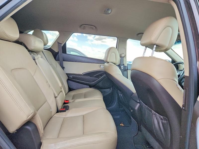 2017 HYUNDAI SANTA FE SE 11