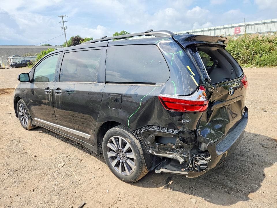 2018 TOYOTA SIENNA XLE PREMIUM 7-PASSENGER 2