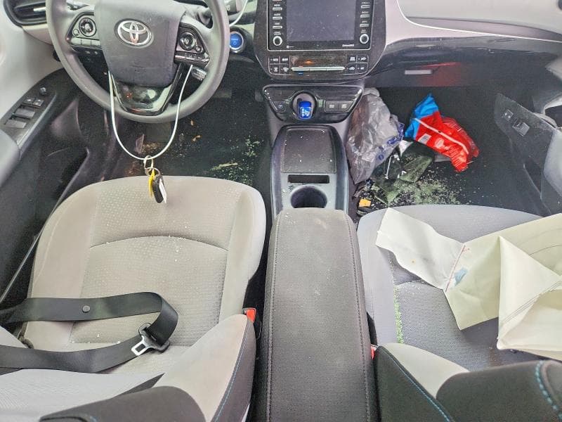 2021 TOYOTA PRIUS LE 8