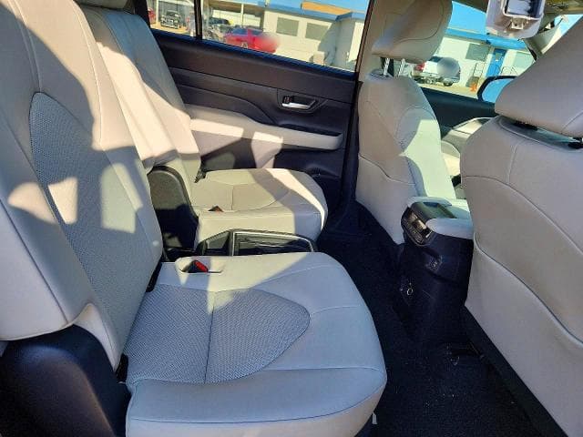 2026 TOYOTA GRAND HIGHLANDER XLE 11