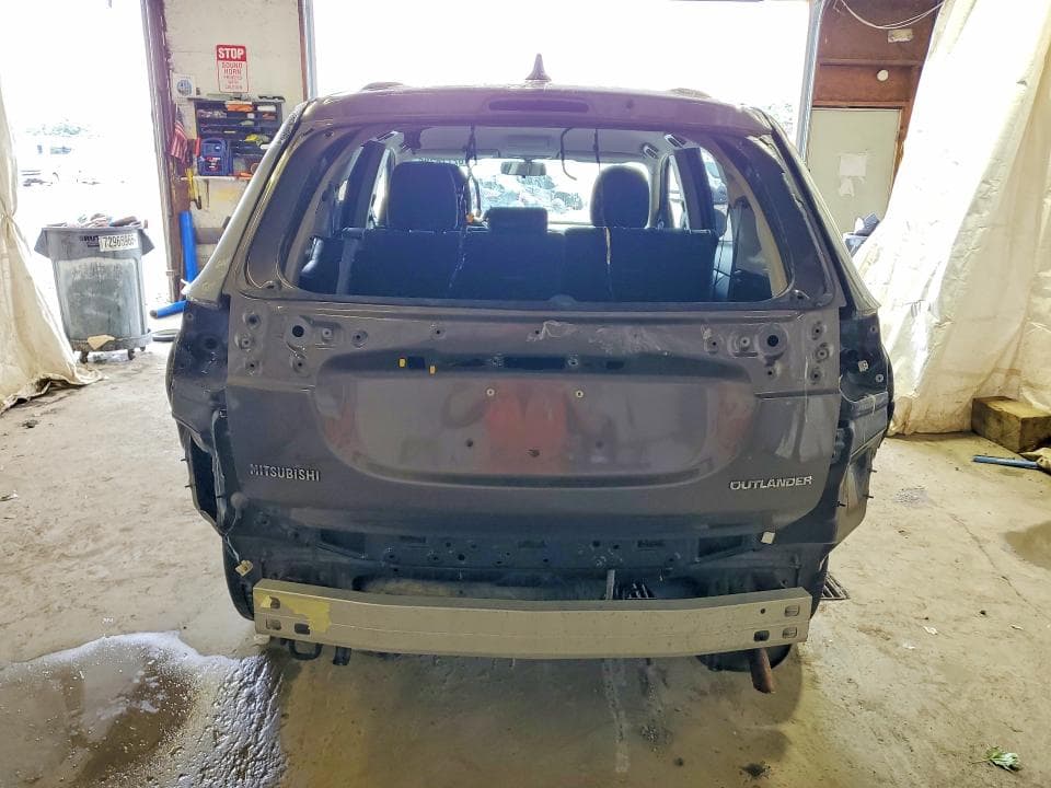 2017 MITSUBISHI OUTLANDER ES 6