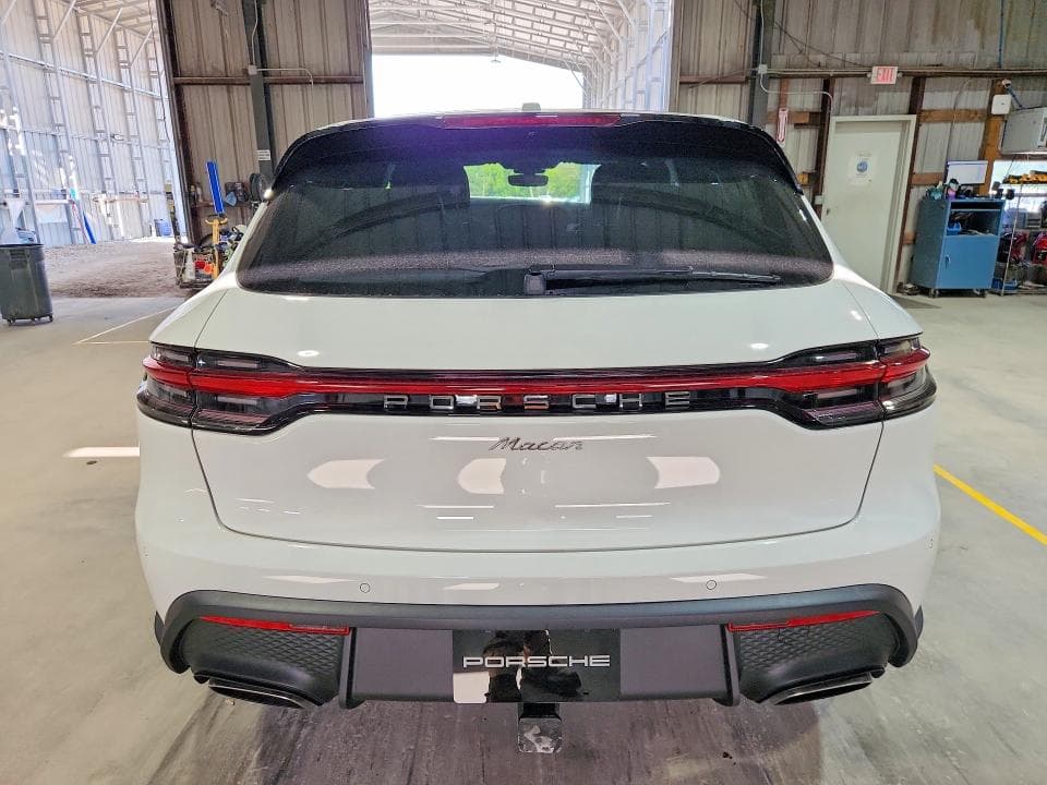 2026 PORSCHE MACAN T 6