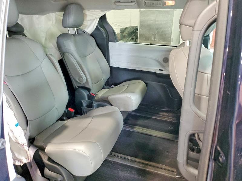 2025 TOYOTA SIENNA XLE 7-PASSENGER 11