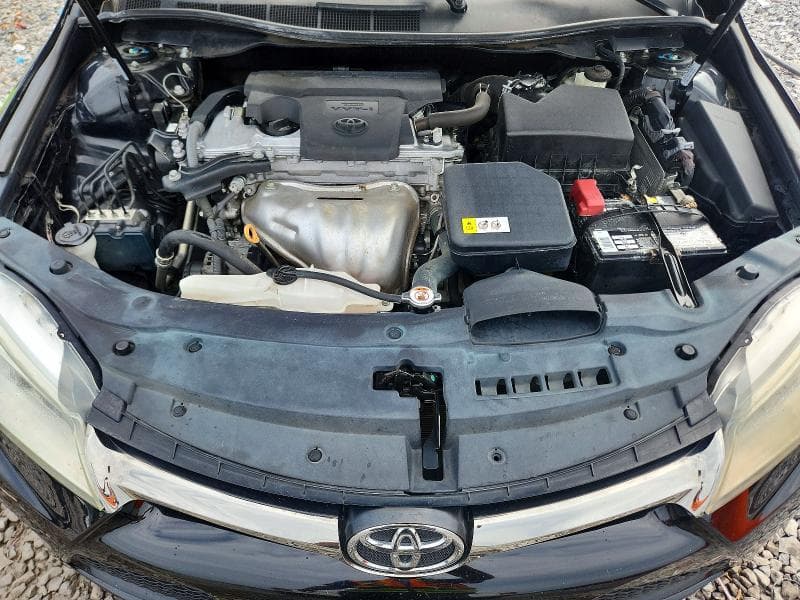 2017 TOYOTA CAMRY SE 11