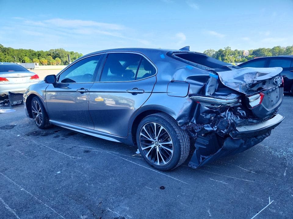 2019 TOYOTA CAMRY SE 2