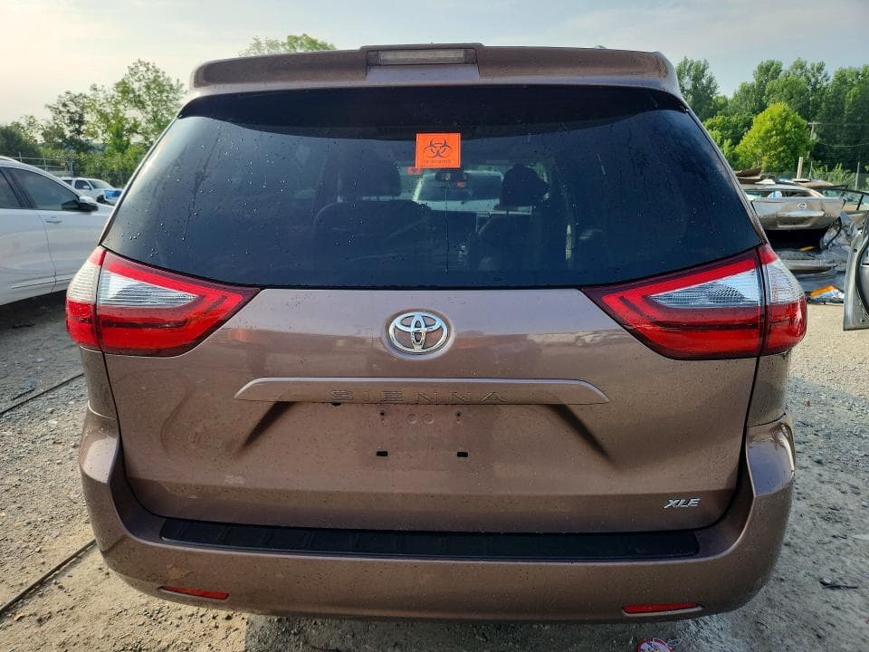 2020 TOYOTA SIENNA XLE 8-PASSENGER 6