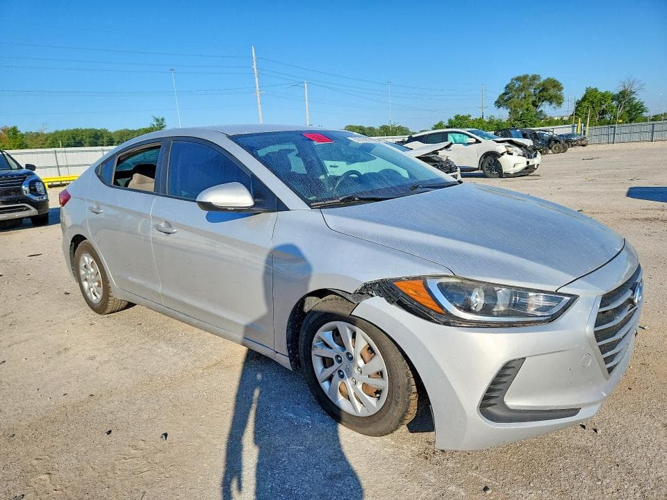 2018 HYUNDAI ELANTRA SE 4