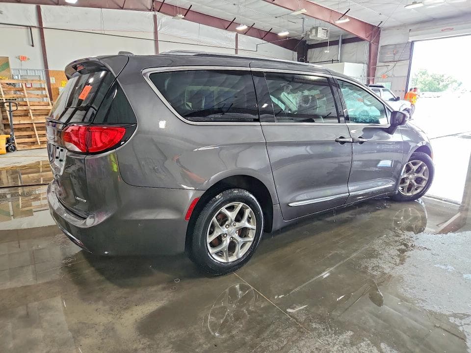 2017 CHRYSLER PACIFICA LIMITED 3