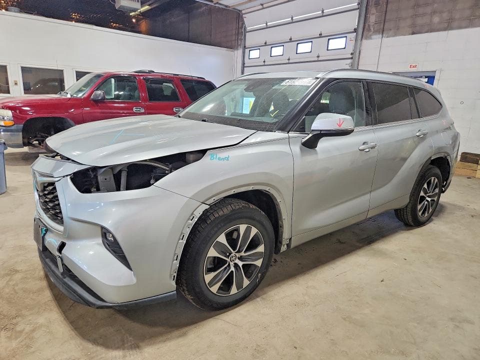 2021 TOYOTA HIGHLANDER XLE - 1