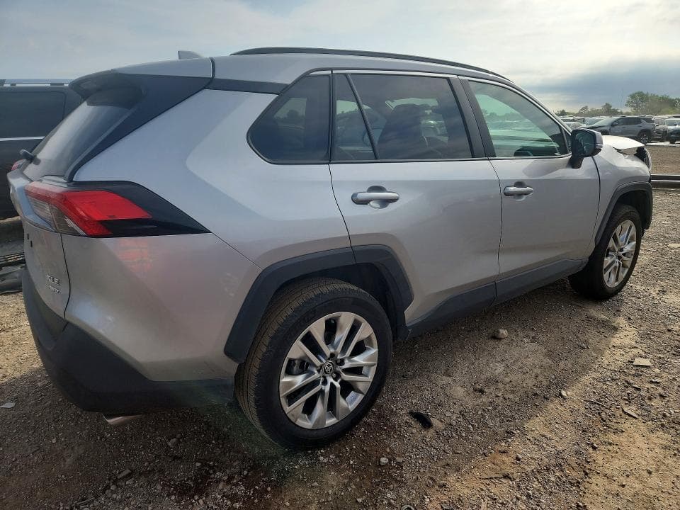 2025 TOYOTA RAV4 XLE PREMIUM 3