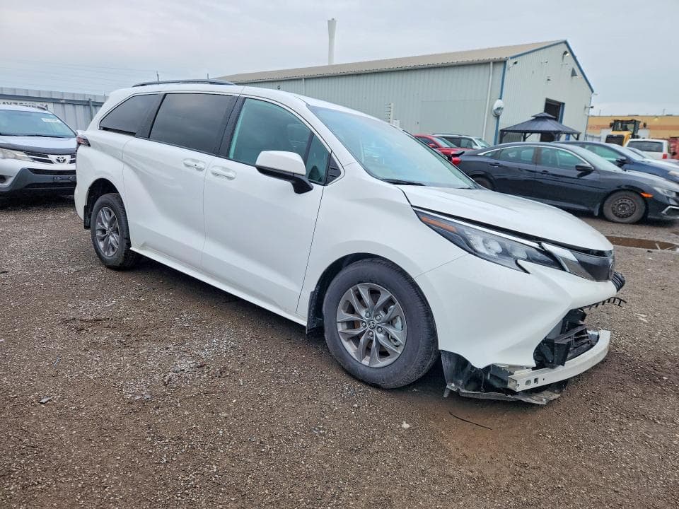 2026 TOYOTA SIENNA LE 4