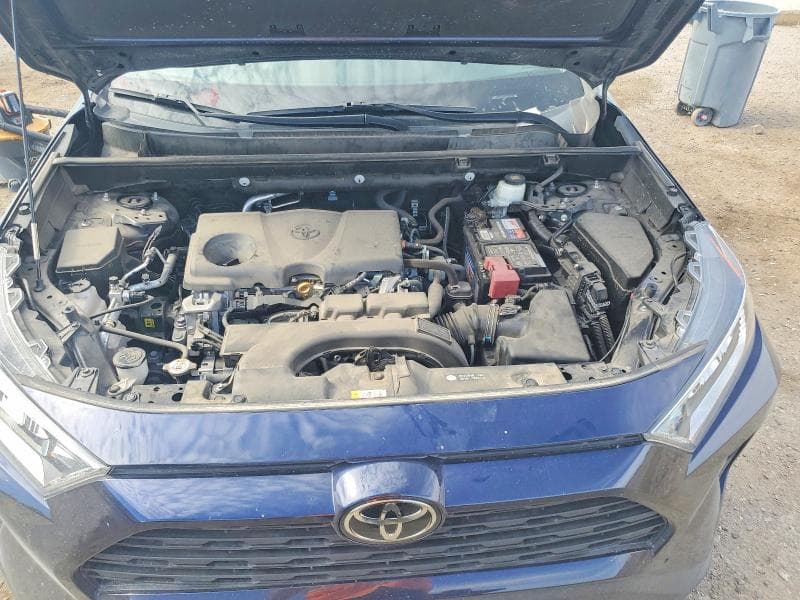 2021 TOYOTA RAV4 XLE 11
