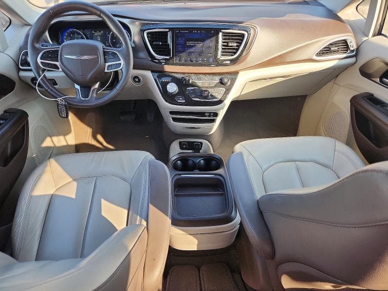 2017 CHRYSLER PACIFICA TOURING L 8