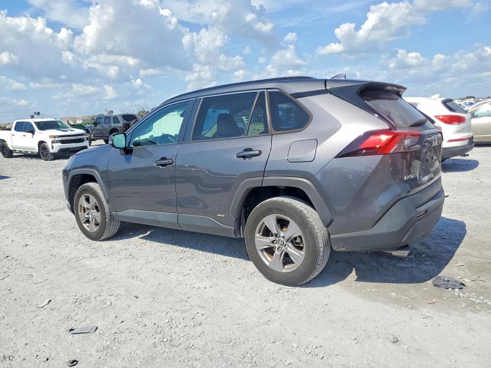 2022 TOYOTA RAV4 XLE 2