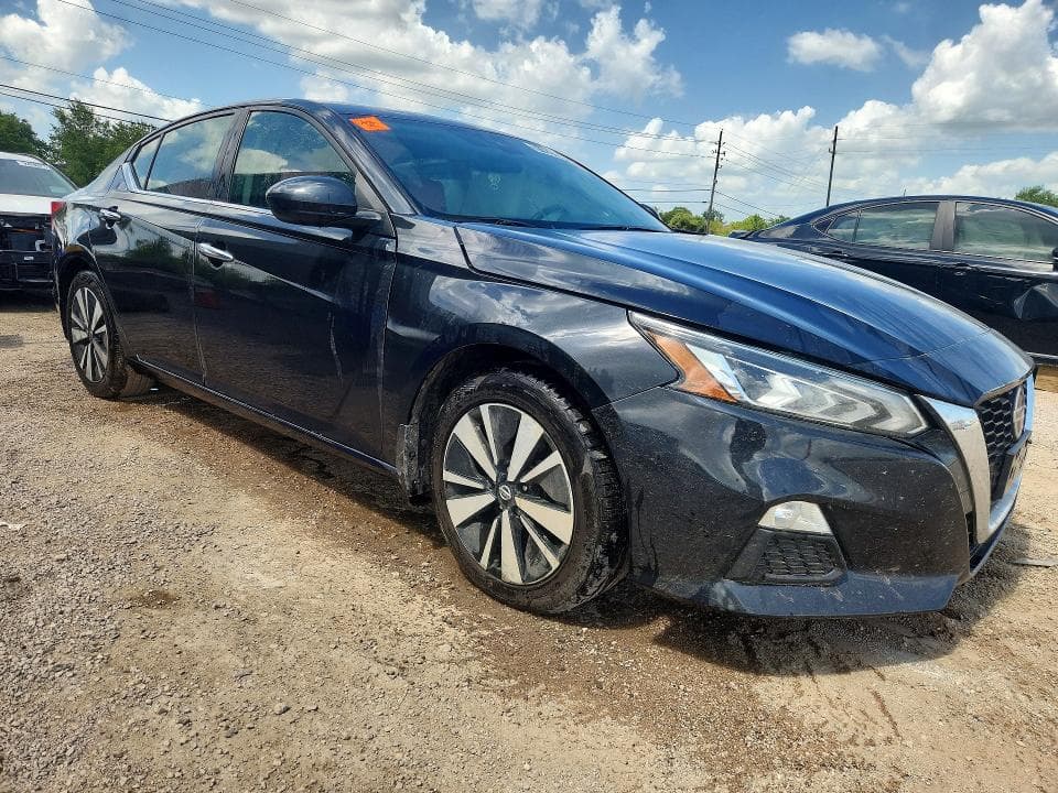2022 NISSAN ALTIMA SV 4