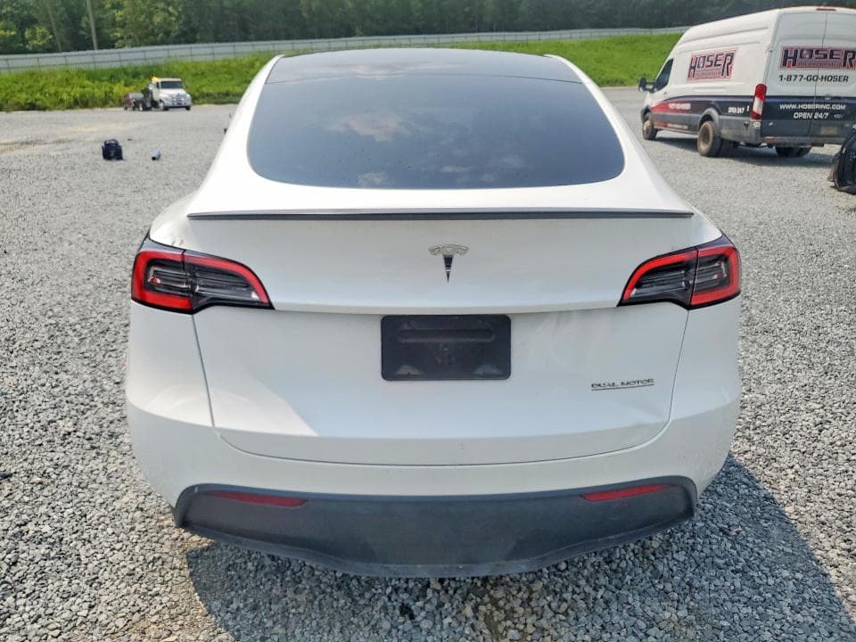 2025 TESLA MODEL Y 6