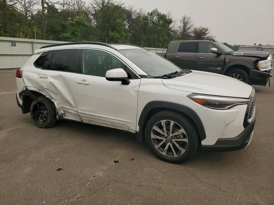 2022 TOYOTA COROLLA CROSS XLE 4