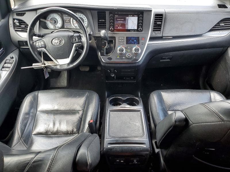 2018 TOYOTA SIENNA SE PREMIUM 8-PASSENGER 8