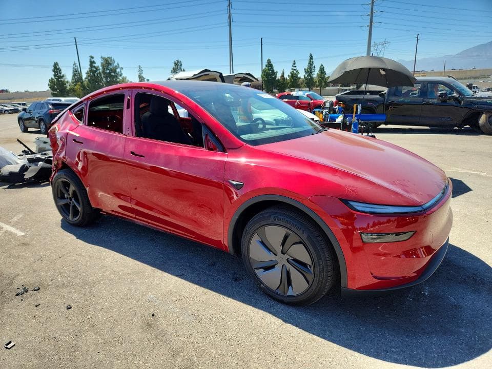2026 TESLA MODEL Y 4