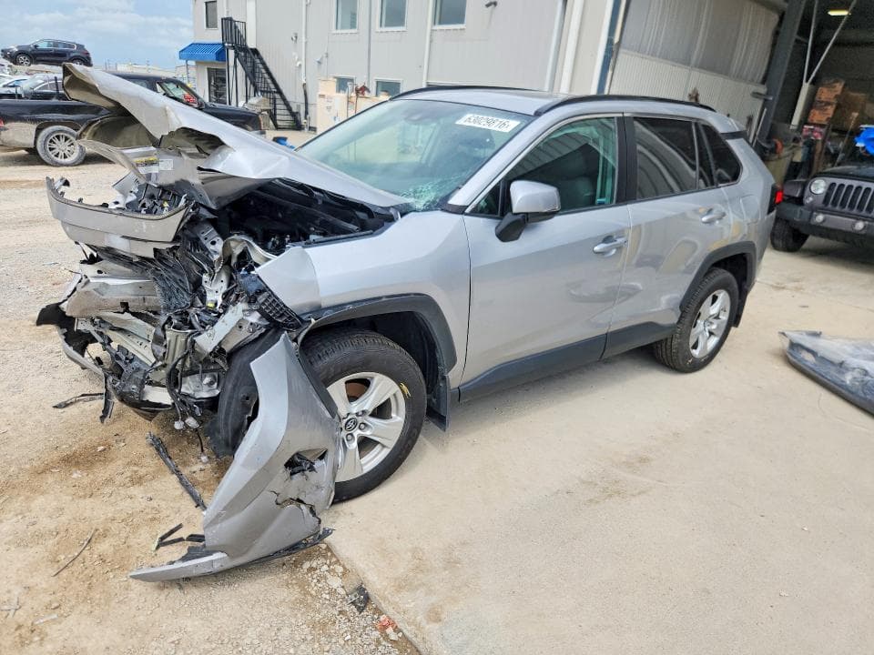 2019 TOYOTA RAV4 XLE