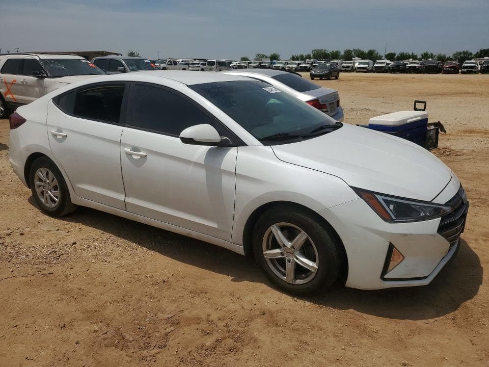 2019 HYUNDAI ELANTRA SE 4