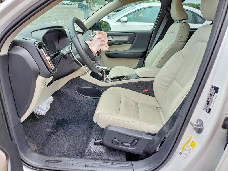 2025 VOLVO XC40 PLUS 7
