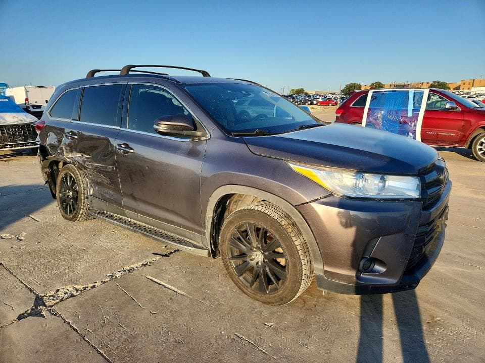 2019 TOYOTA HIGHLANDER SE 4