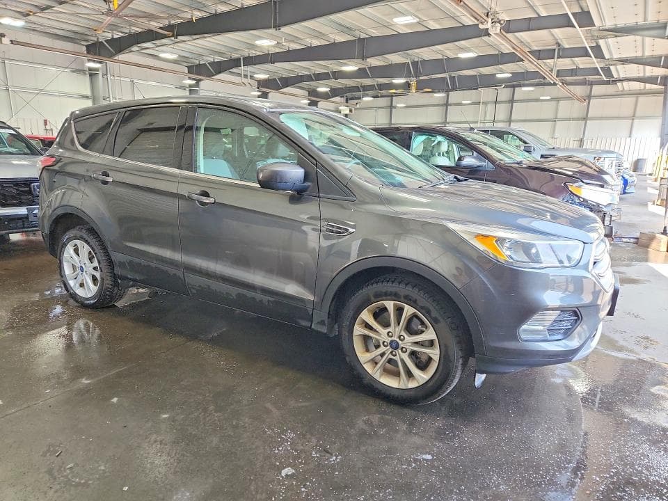 2017 FORD ESCAPE SE 4