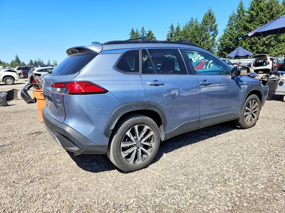 2024 TOYOTA COROLLA CROSS XLE 3