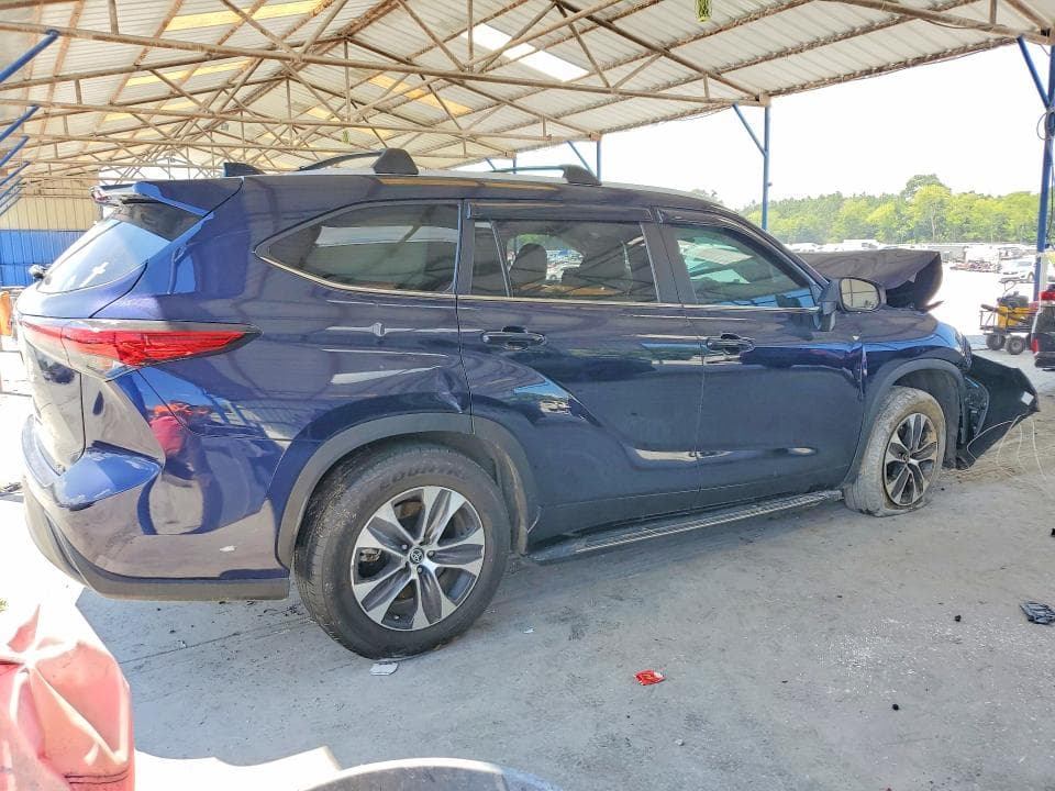 2023 TOYOTA HIGHLANDER XLE 3