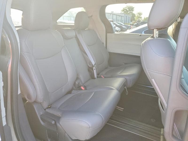 2022 TOYOTA SIENNA LE 11