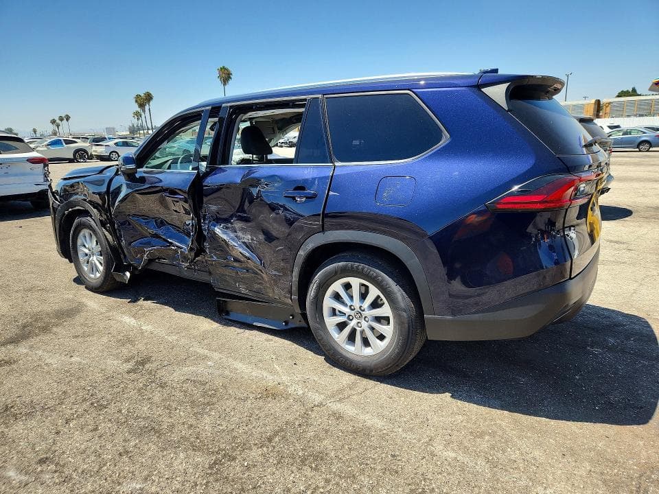 2025 TOYOTA GRAND HIGHLANDER XLE 2
