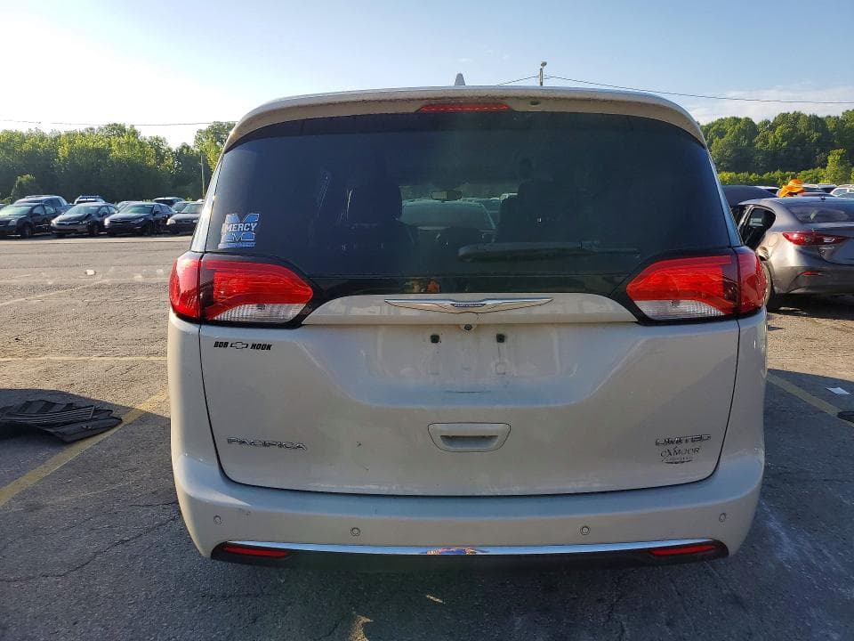 2017 CHRYSLER PACIFICA LIMITED 6