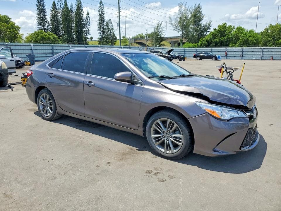 2017 TOYOTA CAMRY SE 4