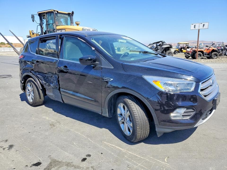 2017 FORD ESCAPE SE 4